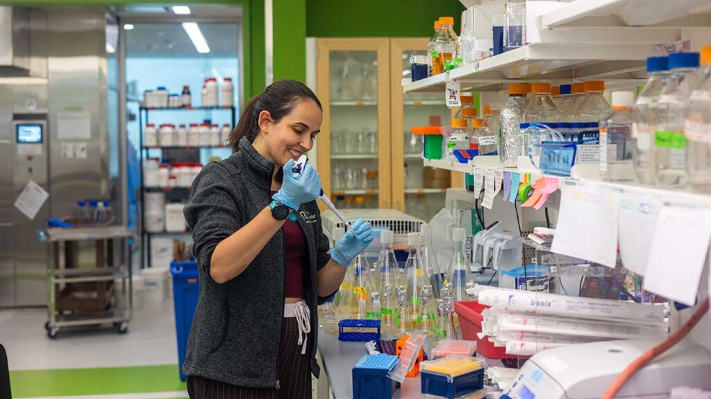 Anna-Sophia Boguraev works in the vaccine lab at the Ragon Institute of Harvard, MIT, and Mass General Brigham