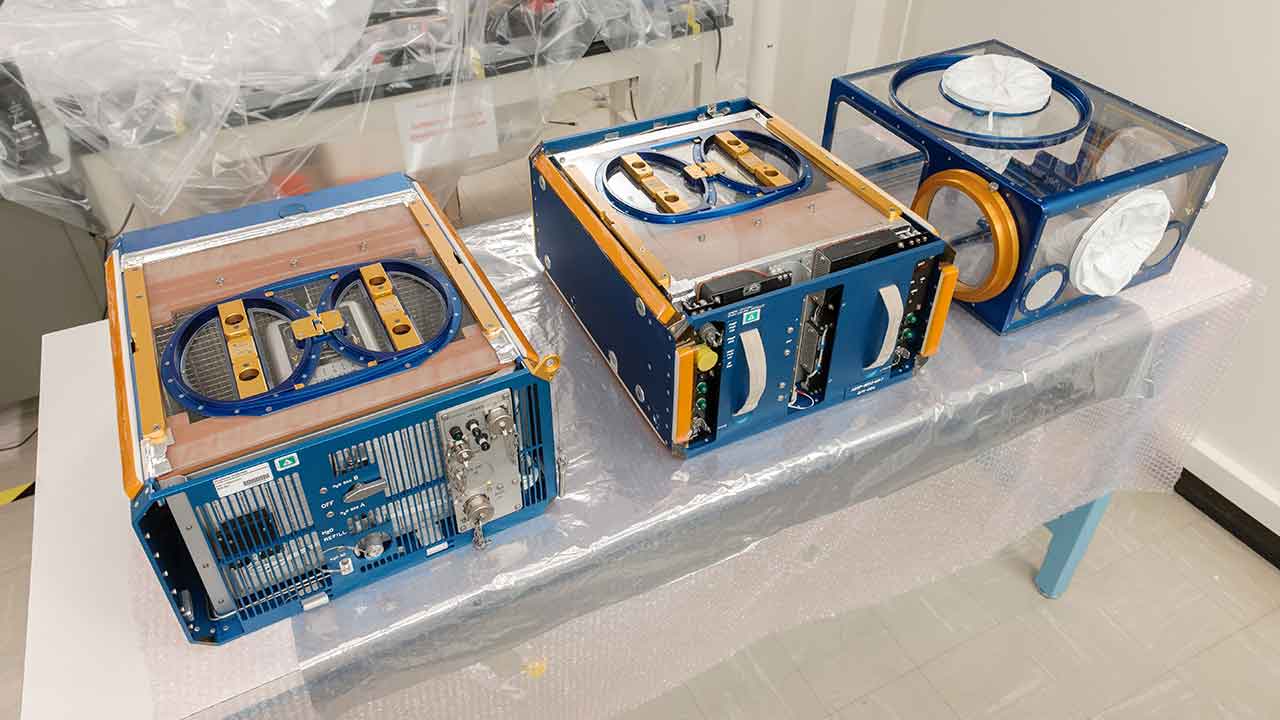 upward11-rodenthabitat The Rodent Research Hardware System includes three modules: (left) habitat, (center) transporter, and (right) animal access unit.
