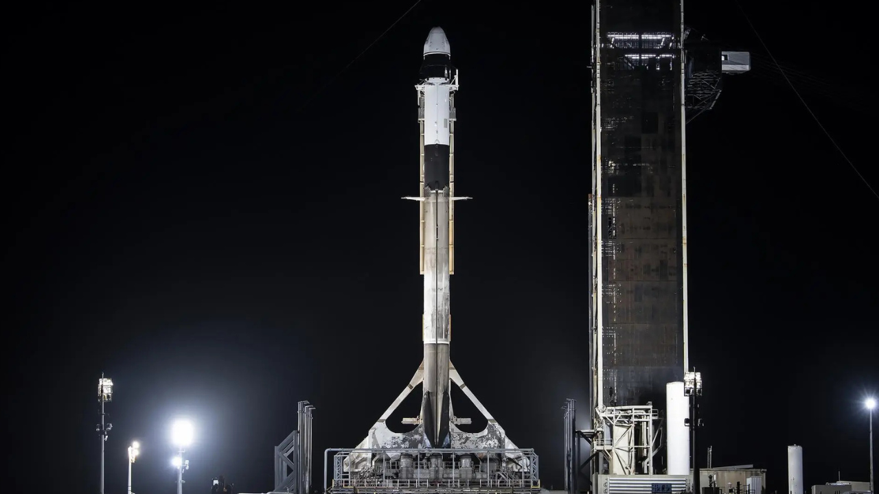 A SpaceX Falcon 9 rocket, with the company’s Dragon spacecraft atop, stands at Launch Complex 39A at NASA’s Kennedy Space Center in Florida on Nov. 4, 2024, in preparation for the agency’s SpaceX 31st Commercial Resupply Services mission to the International Space Station.