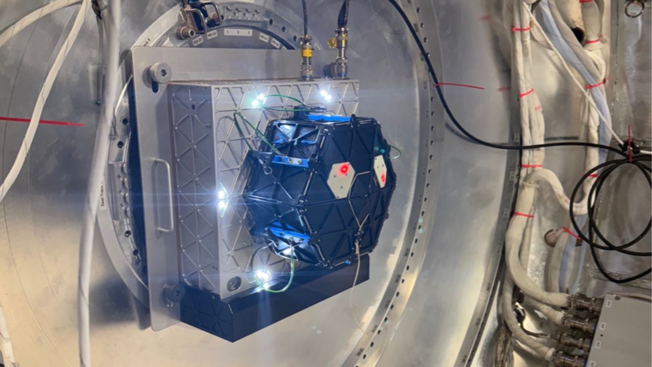 Final fit check of the Capture Bag system with Voyager Technologies’ ground-based Bishop Airlock, which is identical to the one on the ISS.