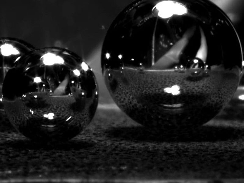 Surface bubbles grown on a microstructured surface under microgravity.