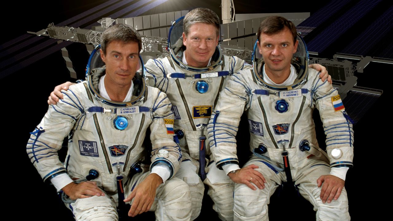 1stcrew-1280x720 Expedition One Commander William M. (Bill) Shepherd (center) is flanked by Soyuz Commander Yuri P. Gidzenko (right) and Flight Engineer Sergei K. Krikalev (left).