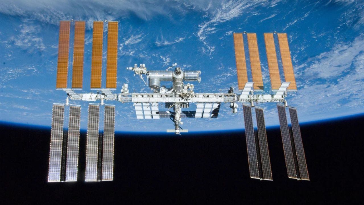 Future1280x720 The ISS orbiting Earth in 2010.