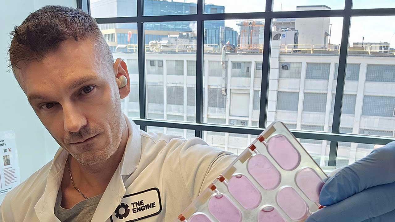 MicroQuin founder and CSO Scott Robinson, holding a specialized 12-well tissue culture plate containing breast cancer cells grown on the ISS.